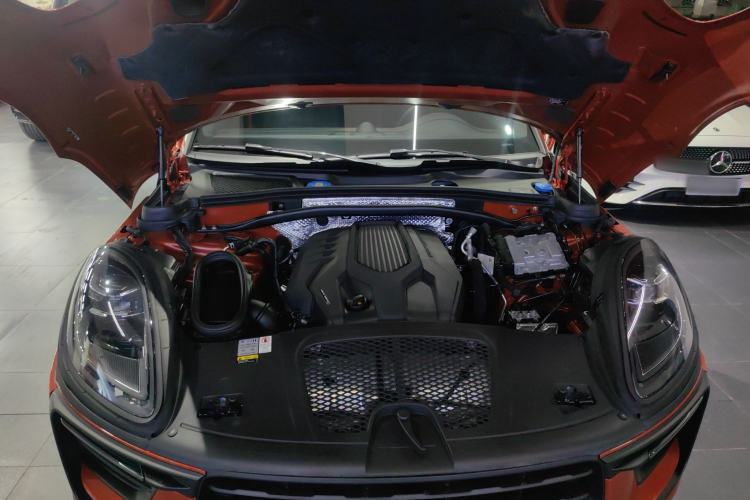 Used Porsche Macan 2022 Macan 2.0T Engine Bay