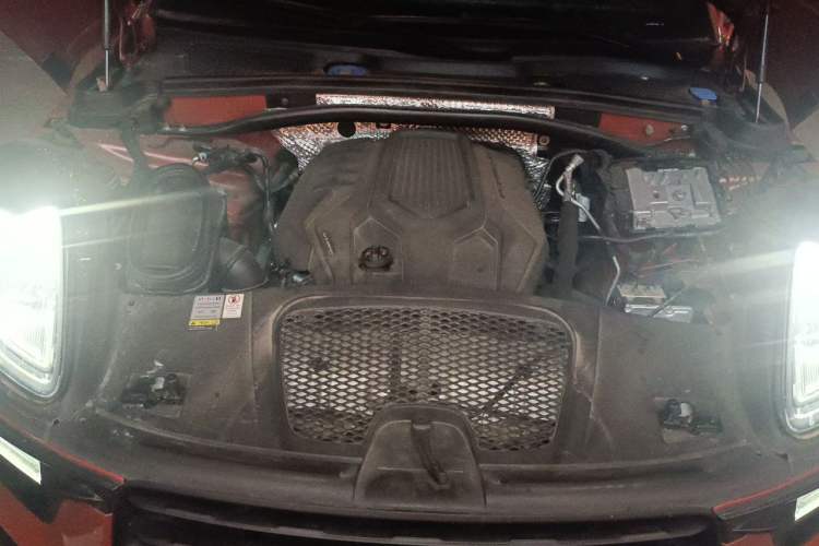 Used Porsche Macan 2022 Macan 2.0T Engine Bay