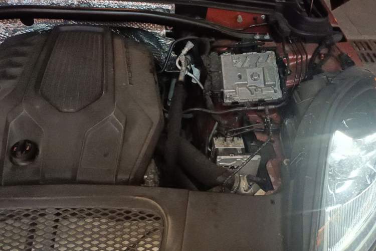 Used Porsche Macan 2022 Macan 2.0T Engine Bay Left