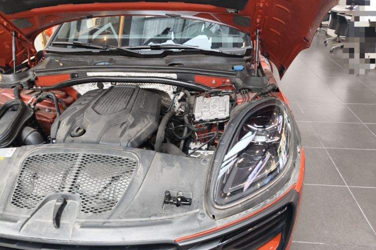 Used Porsche Macan 2022 Macan 2.0T Engine Bay Left