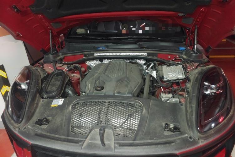 Used Porsche Macan 2022 Macan 2.0T Engine Bay