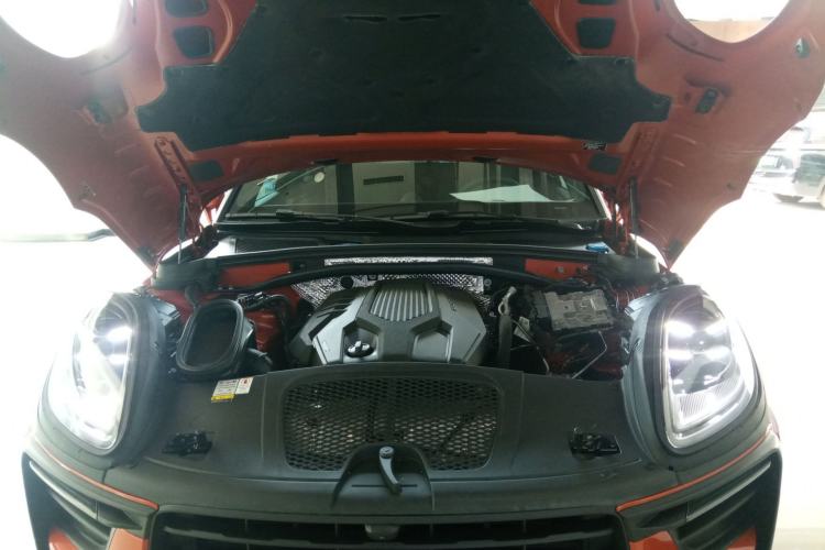 Used Porsche Macan 2022 Macan 2.0T Engine Bay