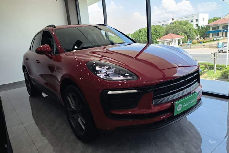 Used Porsche Macan 2022 Macan 2.0T Front Right 45 Deg