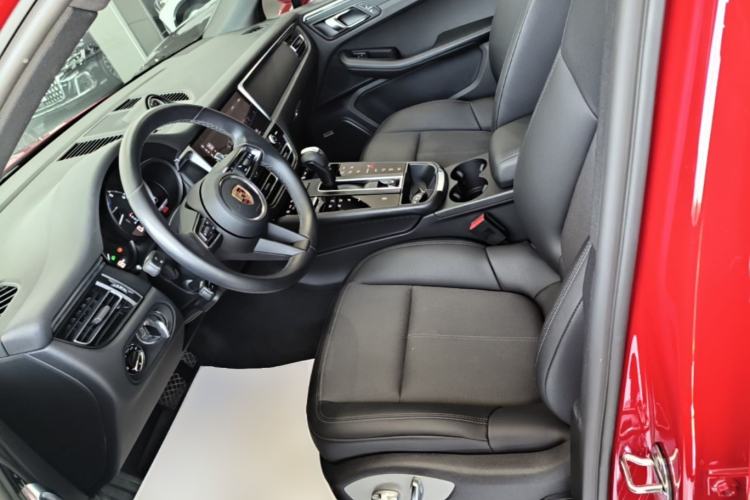 Used Porsche Macan 2022 Macan 2.0T Left Front Seat