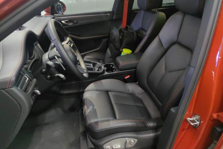 Used Porsche Macan 2022 Macan 2.0T Left Front Seat