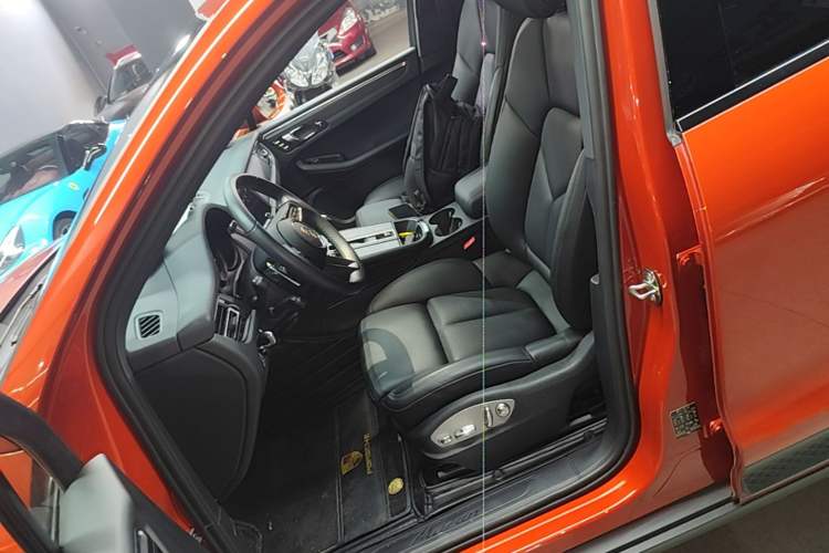 Used Porsche Macan 2022 Macan 2.0T Left Front Seat