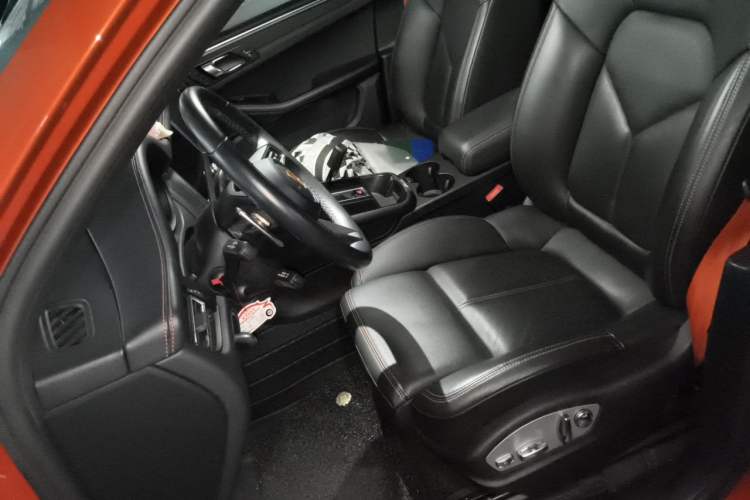 Used Porsche Macan 2022 Macan 2.0T Left Front Seat