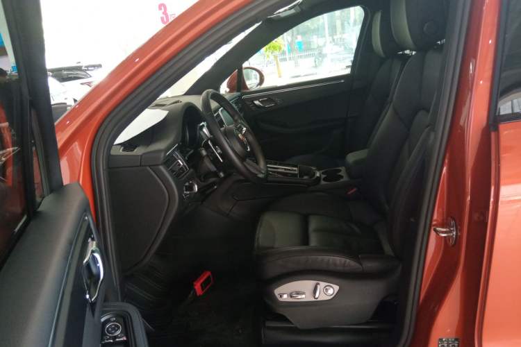 Used Porsche Macan 2022 Macan 2.0T Left Front Seat