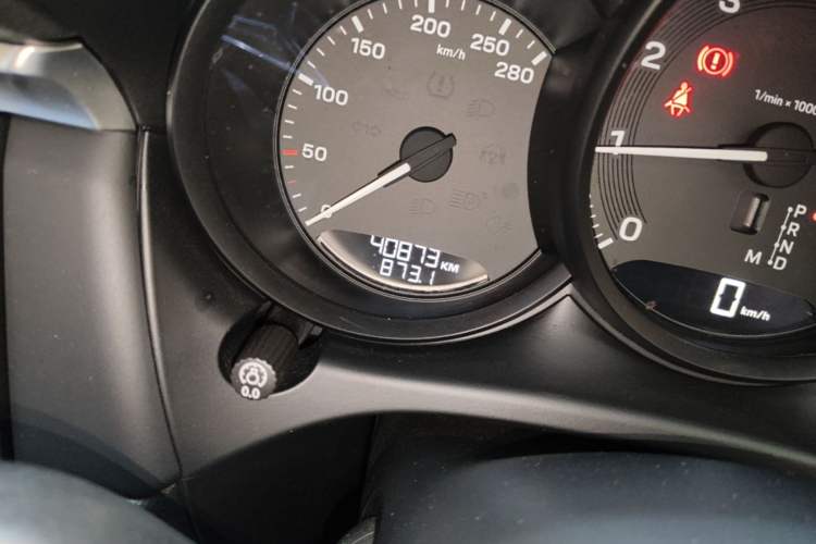 Used Porsche Macan 2022 Macan 2.0T Odometer Close Up