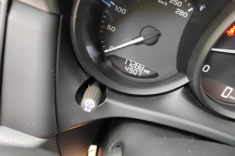 Used Porsche Macan 2022 Macan 2.0T Odometer Close Up