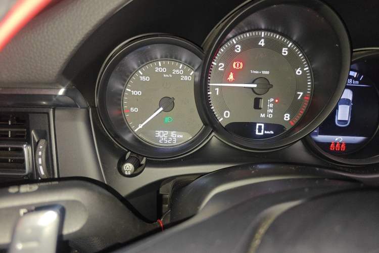 Used Porsche Macan 2022 Macan 2.0T Odometer Close Up