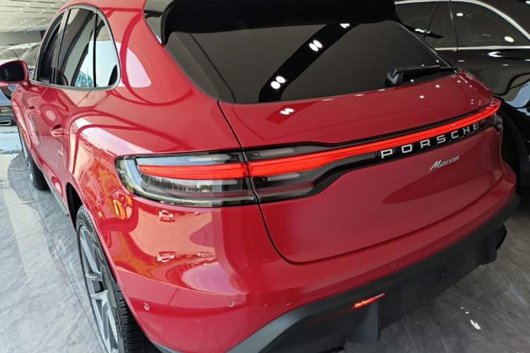 Used Porsche Macan 2022 Macan 2.0T Rear Left 45 Deg