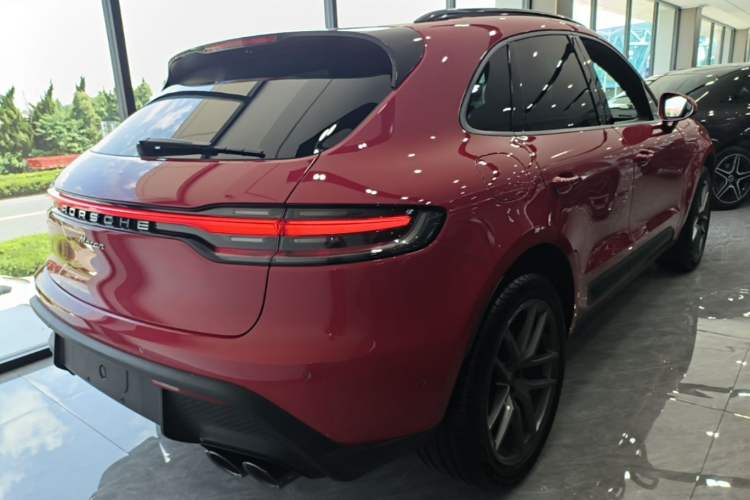 Used Porsche Macan 2022 Macan 2.0T Rear Right 45 Deg