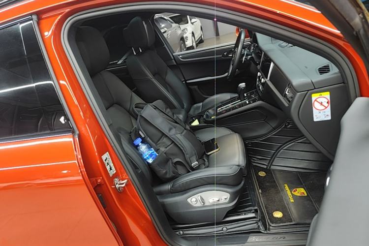 Used Porsche Macan 2022 Macan 2.0T Right Front Seat