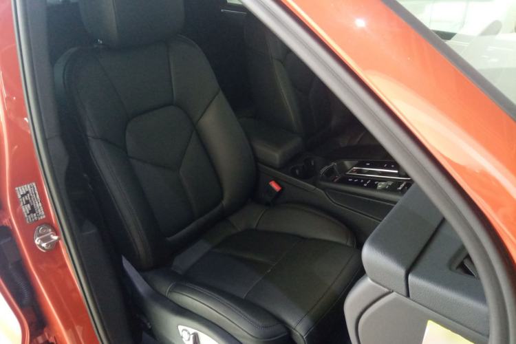 Used Porsche Macan 2022 Macan 2.0T Right Front Seat