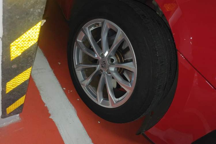Used Porsche Macan 2022 Macan 2.0T Right Front Wheel Hub