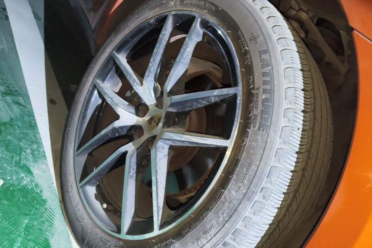 Used Porsche Macan 2022 Macan 2.0T Right Front Wheel Hub