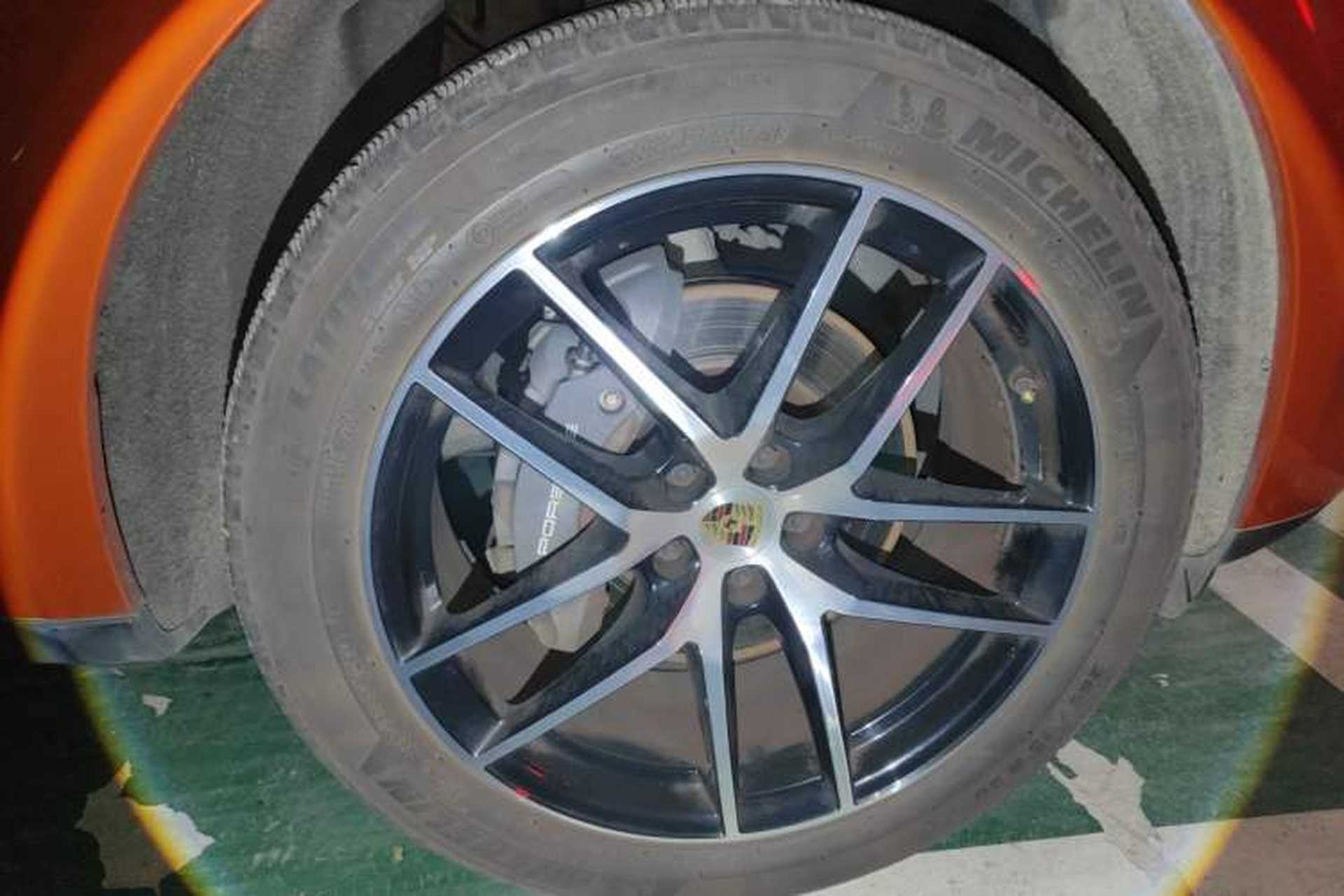 Used Porsche Macan 2022 Macan 2.0T Right Front Wheel Hub