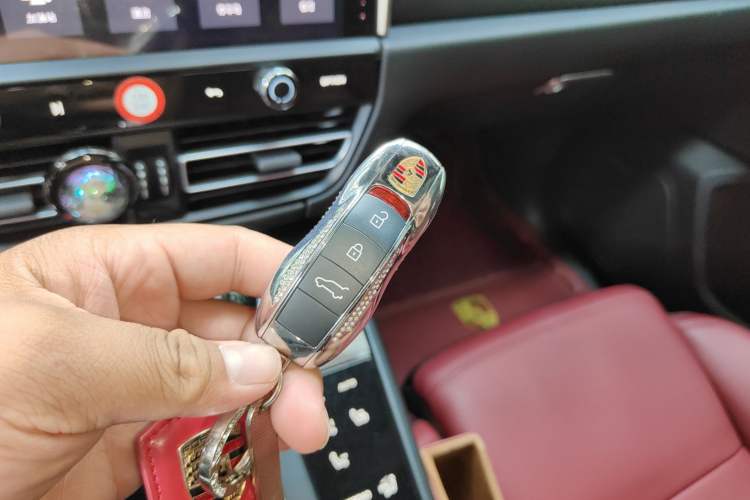 Used Porsche Macan 2022 Macan 2.0T Vehicle Key