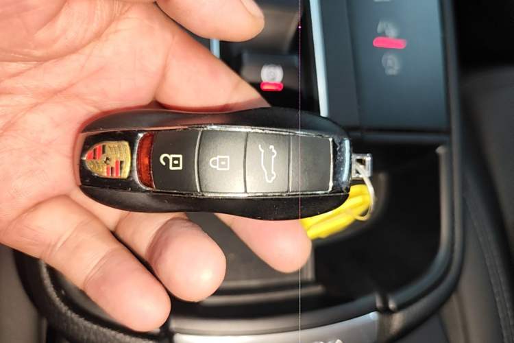Used Porsche Macan 2022 Macan 2.0T Vehicle Key