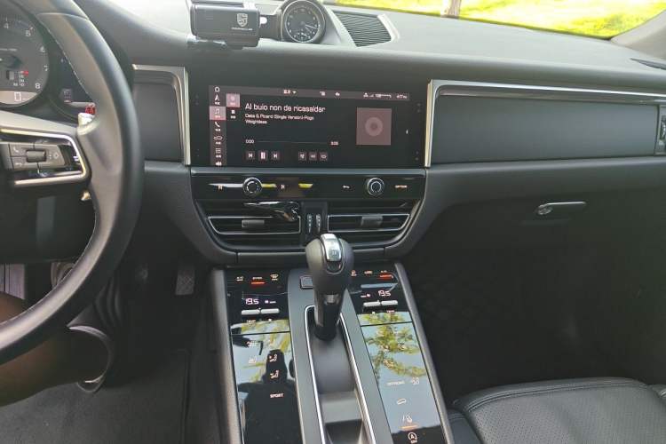 Used Porsche Macan 2022 Macan 2.0T Audio And AC Panel