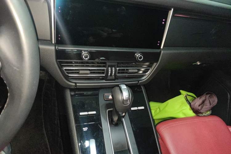 Used Porsche Macan 2022 Macan 2.0T Audio And AC Panel
