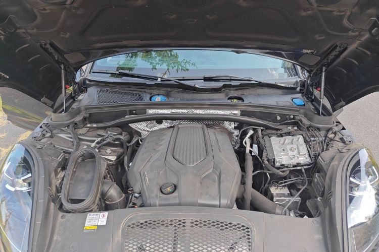 Used Porsche Macan 2022 Macan 2.0T Engine Bay