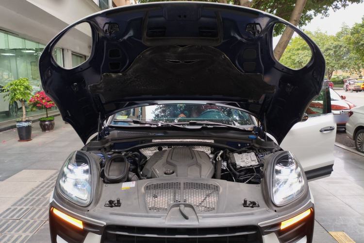 Used Porsche Macan 2022 Macan 2.0T Engine Bay