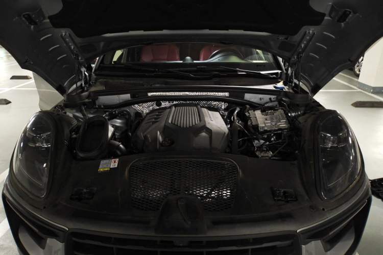 Used Porsche Macan 2022 Macan 2.0T Engine Bay