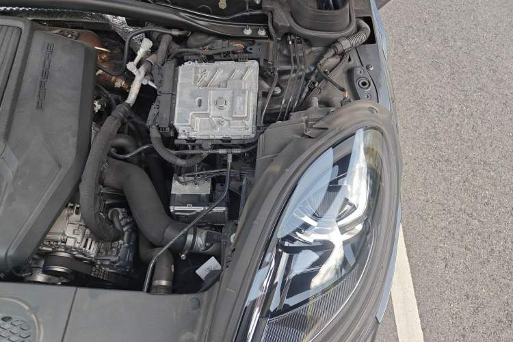 Used Porsche Macan 2022 Macan 2.0T Engine Bay Left