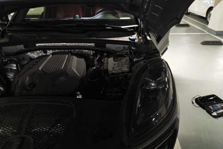 Used Porsche Macan 2022 Macan 2.0T Engine Bay Left
