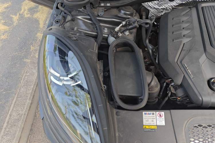 Used Porsche Macan 2022 Macan 2.0T Engine Bay Right