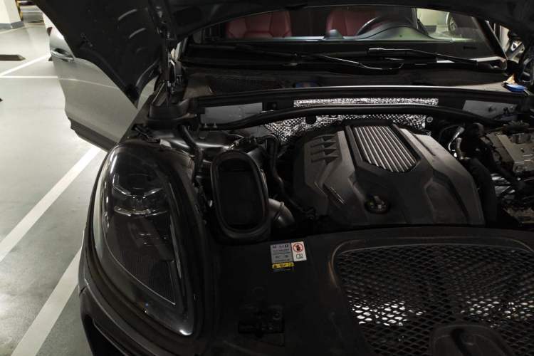 Used Porsche Macan 2022 Macan 2.0T Engine Bay Right