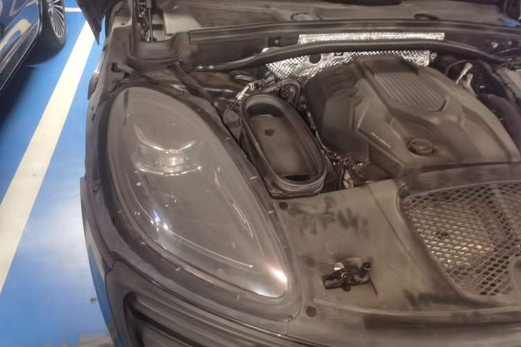 Used Porsche Macan 2022 Macan 2.0T Engine Bay Right