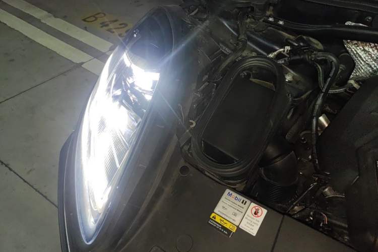 Used Porsche Macan 2022 Macan 2.0T Engine Bay Right