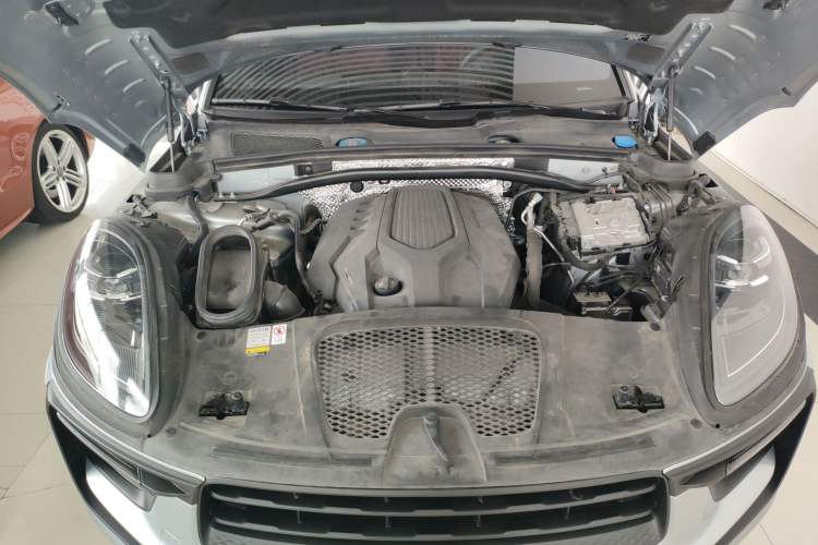 Used Porsche Macan 2022 Macan 2.0T Engine Bay