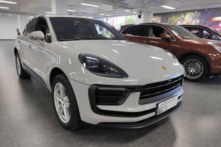 Used Porsche Macan 2022 Macan 2.0T Front Right 45 Deg