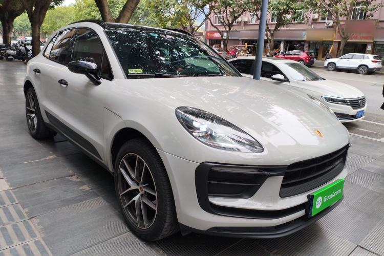 Used Porsche Macan 2022 Macan 2.0T Front Right 45 Deg