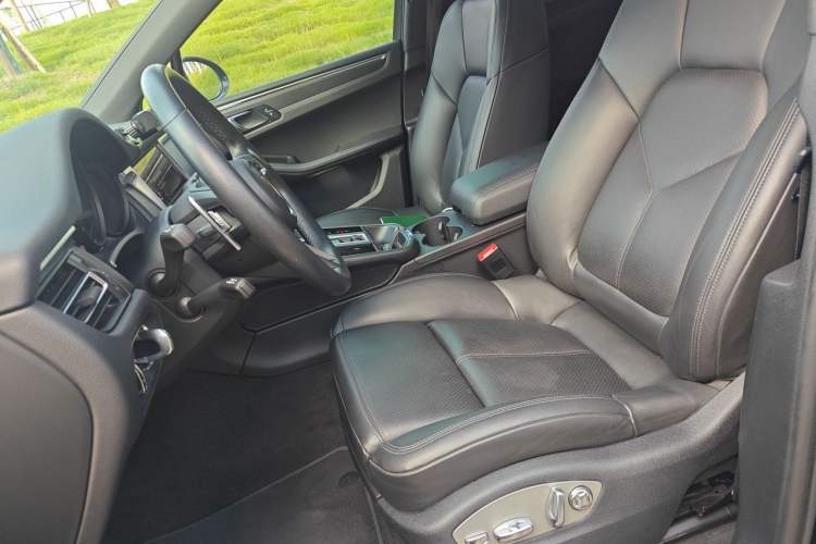 Used Porsche Macan 2022 Macan 2.0T Left Front Seat
