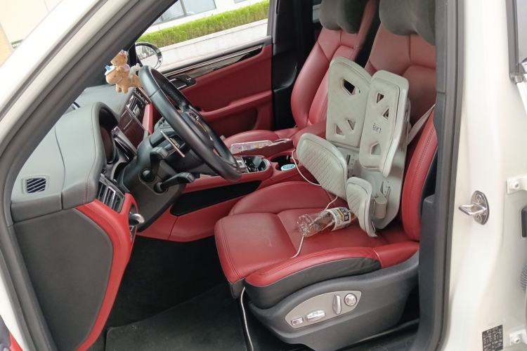 Used Porsche Macan 2022 Macan S 2.9T Left Front Seat