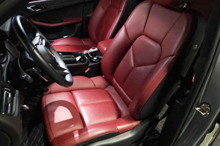 Used Porsche Macan 2022 Macan 2.0T Left Front Seat