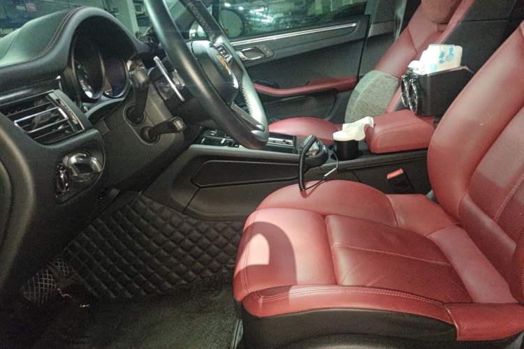 Used Porsche Macan 2022 Macan 2.0T Left Front Seat