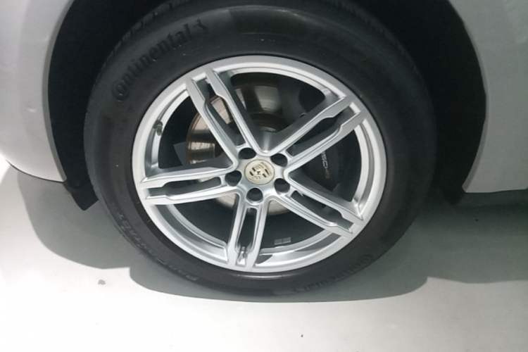 Used Porsche Macan 2022 Macan 2.0T Left Front Wheel Hub
