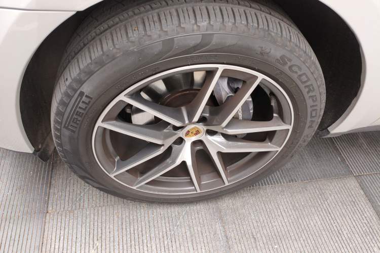 Used Porsche Macan 2022 Macan 2.0T Left Front Wheel Hub