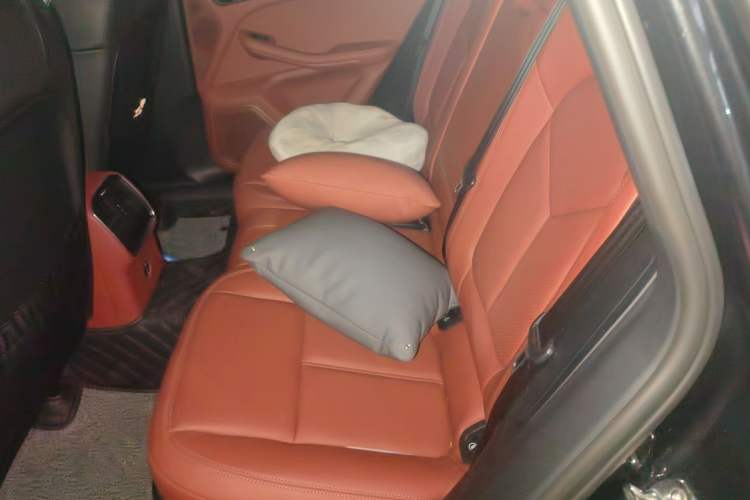 Used Porsche Macan 2022 Macan 2.0T Left Rear Seat