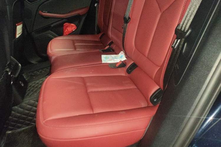 Used Porsche Macan 2022 Macan 2.0T Left Rear Seat