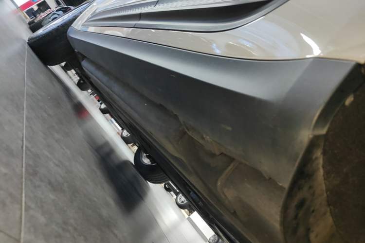 Used Porsche Macan 2022 Macan 2.0T Left Side Sill