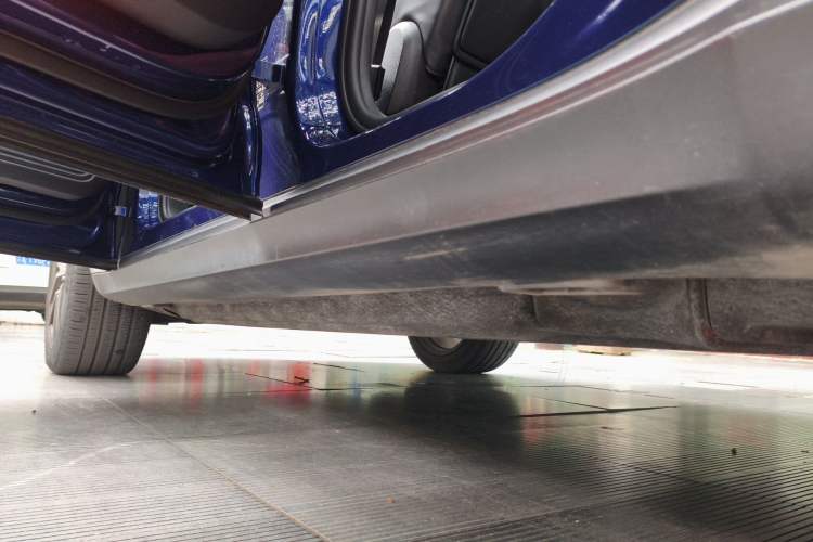 Used Porsche Macan 2022 Macan 2.0T Left Side Sill