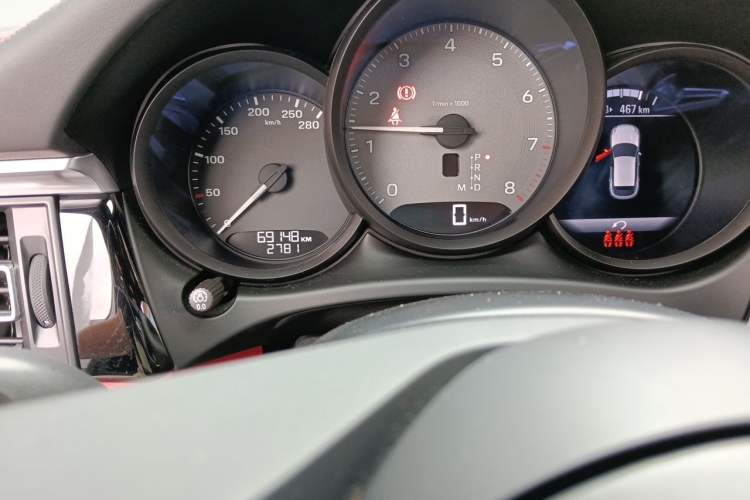 Used Porsche Macan 2022 Macan S 2.9T Odometer Close Up