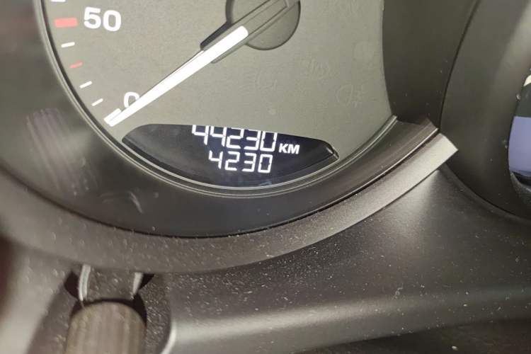Used Porsche Macan 2022 Macan 2.0T Odometer Close Up